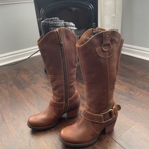 Born leather boots  Size 6